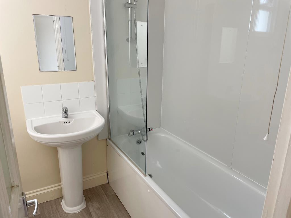 Lot: 23 - MIXED USE PART POSSESSION FOR INVESTMENT - sink with mirror and bath with fitted shoer unit